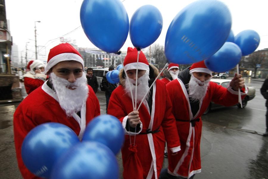 "Дед Мороз вместо честных выборов": фоторепортаж "Нового Калининграда.Ru"